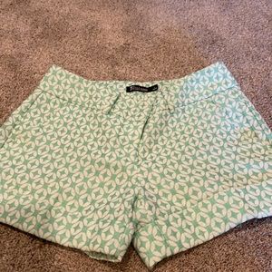 New York & Company Mint Pattern Cuffed Shorts, Size 4